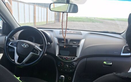 Hyundai Solaris II рестайлинг, 2013 год, 600 000 рублей, 3 фотография