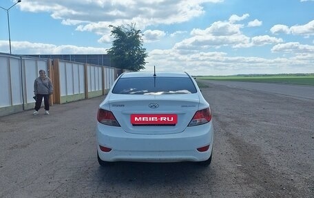 Hyundai Solaris II рестайлинг, 2013 год, 600 000 рублей, 5 фотография