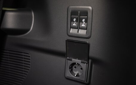 Toyota Land Cruiser Prado, 2024 год, 10 690 000 рублей, 13 фотография