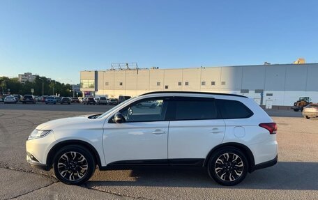 Mitsubishi Outlander III рестайлинг 3, 2021 год, 2 900 000 рублей, 4 фотография