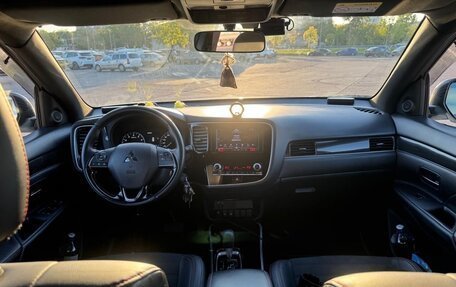 Mitsubishi Outlander III рестайлинг 3, 2021 год, 2 900 000 рублей, 8 фотография