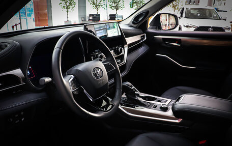 Toyota Highlander, 2024 год, 5 990 000 рублей, 11 фотография