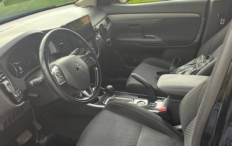 Mitsubishi Outlander III рестайлинг 3, 2017 год, 1 750 000 рублей, 1 фотография