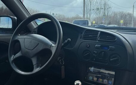 Mitsubishi Colt VI рестайлинг, 2001 год, 165 000 рублей, 7 фотография