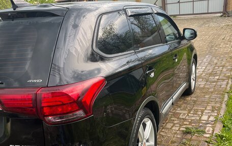 Mitsubishi Outlander III рестайлинг 3, 2017 год, 1 750 000 рублей, 5 фотография