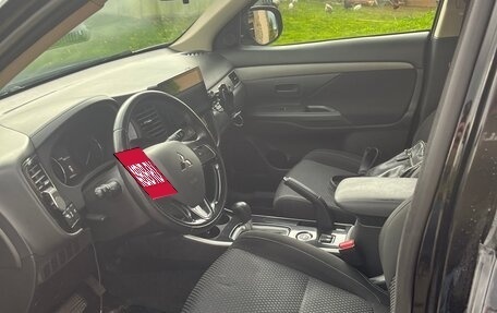 Mitsubishi Outlander III рестайлинг 3, 2017 год, 1 750 000 рублей, 2 фотография