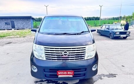 Nissan Elgrand III, 2004 год, 1 299 999 рублей, 2 фотография