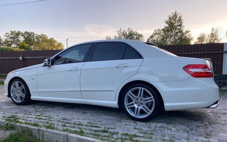 Mercedes-Benz E-Класс, 2011 год, 1 250 000 рублей, 3 фотография