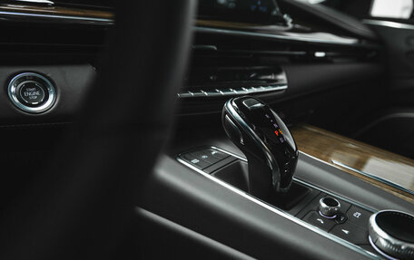Cadillac Escalade V, 2023 год, 19 800 000 рублей, 30 фотография