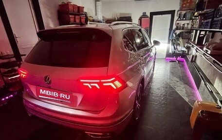 Volkswagen Tiguan II, 2021 год, 4 140 000 рублей, 2 фотография