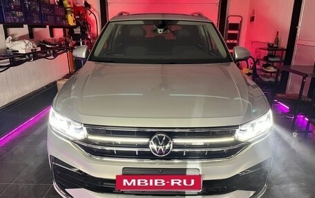 Volkswagen Tiguan II, 2021 год, 4 140 000 рублей, 3 фотография