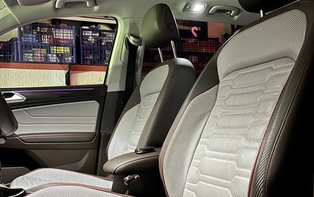 Volkswagen Tiguan II, 2021 год, 4 140 000 рублей, 8 фотография