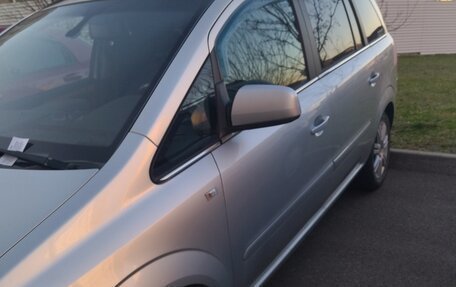 Opel Zafira B, 2011 год, 800 000 рублей, 3 фотография
