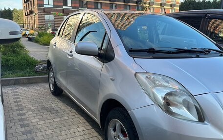 Toyota Yaris III рестайлинг, 2007 год, 600 000 рублей, 2 фотография