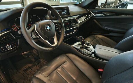 BMW 5 серия, 2019 год, 2 890 000 рублей, 11 фотография