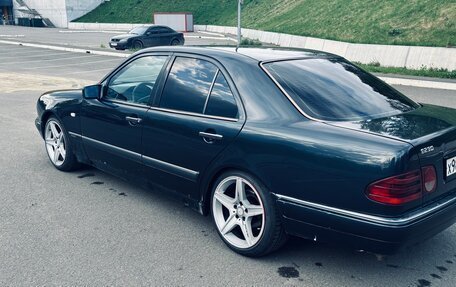 Mercedes-Benz E-Класс, 1997 год, 440 000 рублей, 5 фотография