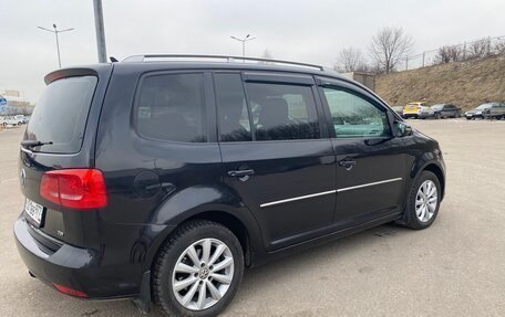 Volkswagen Touran III, 2011 год, 970 000 рублей, 2 фотография