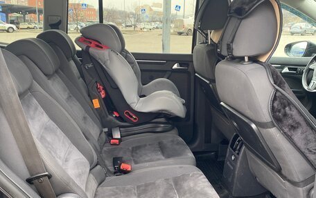 Volkswagen Touran III, 2011 год, 970 000 рублей, 3 фотография