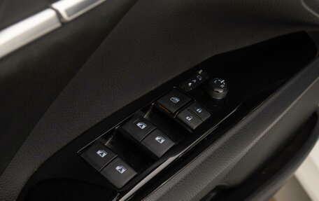 Toyota Camry, 2019 год, 2 300 000 рублей, 15 фотография