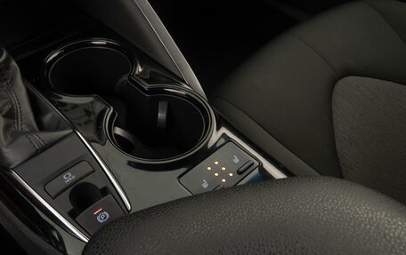 Toyota Camry, 2019 год, 2 300 000 рублей, 18 фотография