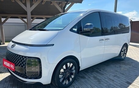 Hyundai Staria, 2022 год, 6 700 000 рублей, 3 фотография