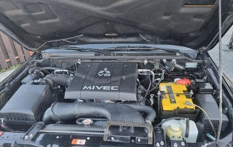 Mitsubishi Pajero IV, 2017 год, 3 150 000 рублей, 13 фотография