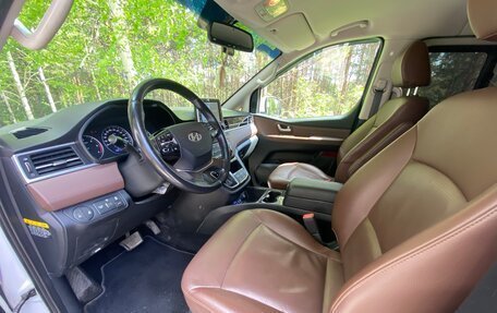 Hyundai Grand Starex Grand Starex I рестайлинг 2, 2018 год, 4 300 000 рублей, 8 фотография