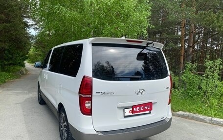Hyundai Grand Starex Grand Starex I рестайлинг 2, 2018 год, 4 300 000 рублей, 3 фотография