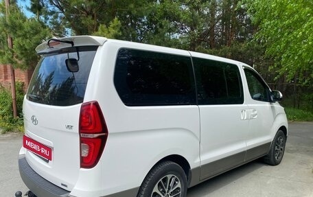 Hyundai Grand Starex Grand Starex I рестайлинг 2, 2018 год, 4 300 000 рублей, 4 фотография