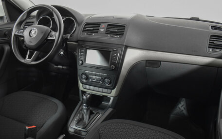 Skoda Yeti I рестайлинг, 2014 год, 1 099 000 рублей, 10 фотография