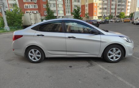 Hyundai Solaris II рестайлинг, 2013 год, 725 000 рублей, 16 фотография