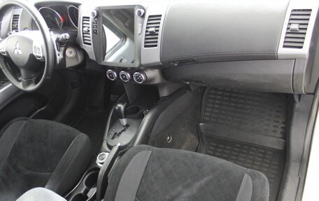 Mitsubishi Outlander III рестайлинг 3, 2010 год, 990 000 рублей, 14 фотография