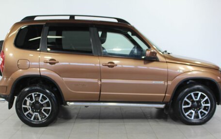 Chevrolet Niva I рестайлинг, 2018 год, 735 000 рублей, 5 фотография