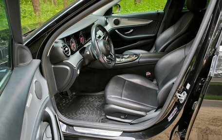 Mercedes-Benz E-Класс, 2019 год, 2 950 000 рублей, 10 фотография