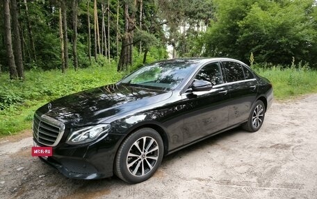 Mercedes-Benz E-Класс, 2019 год, 2 950 000 рублей, 23 фотография