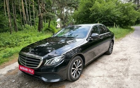 Mercedes-Benz E-Класс, 2019 год, 2 950 000 рублей, 19 фотография