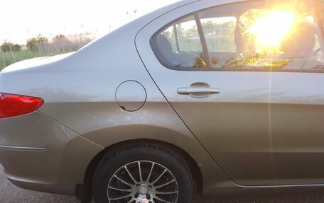 Peugeot 408 I рестайлинг, 2013 год, 650 000 рублей, 13 фотография