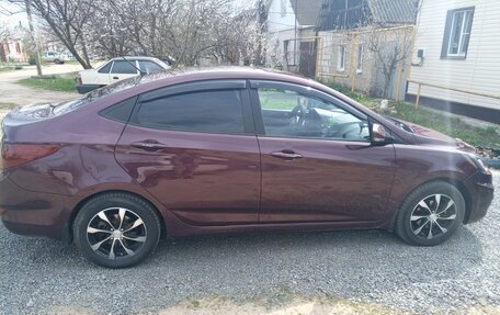 Hyundai Solaris II рестайлинг, 2011 год, 830 000 рублей, 4 фотография