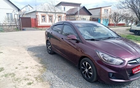 Hyundai Solaris II рестайлинг, 2011 год, 830 000 рублей, 6 фотография