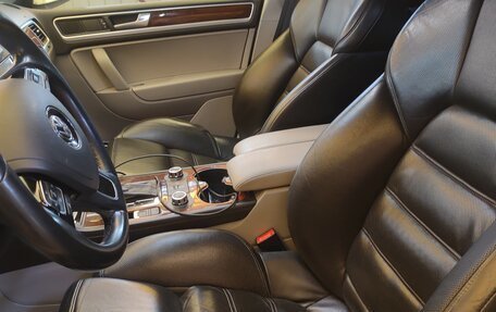 Volkswagen Touareg III, 2011 год, 2 400 000 рублей, 6 фотография