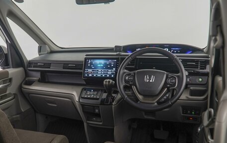 Honda Stepwgn IV, 2019 год, 2 430 000 рублей, 7 фотография