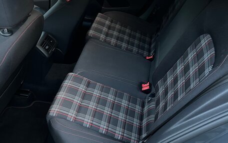 Volkswagen Golf GTI VII, 2018 год, 1 800 000 рублей, 12 фотография