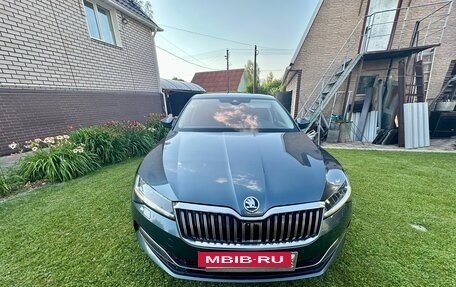Skoda Superb III рестайлинг, 2019 год, 2 900 000 рублей, 4 фотография