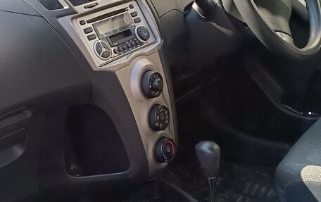 Toyota Vitz, 2009 год, 450 000 рублей, 2 фотография