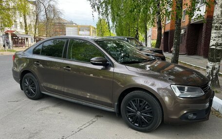 Volkswagen Jetta VI, 2012 год, 900 000 рублей, 2 фотография