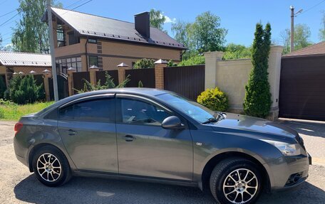 Chevrolet Cruze II, 2010 год, 730 000 рублей, 2 фотография