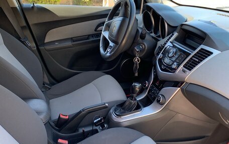 Chevrolet Cruze II, 2010 год, 730 000 рублей, 12 фотография