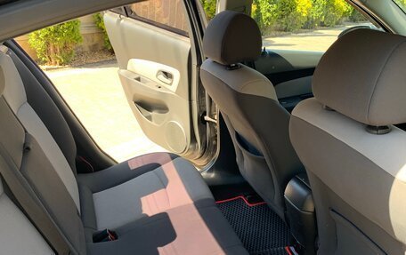 Chevrolet Cruze II, 2010 год, 730 000 рублей, 18 фотография