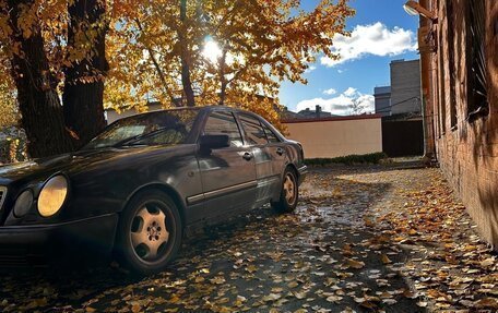 Mercedes-Benz E-Класс, 1998 год, 250 000 рублей, 3 фотография