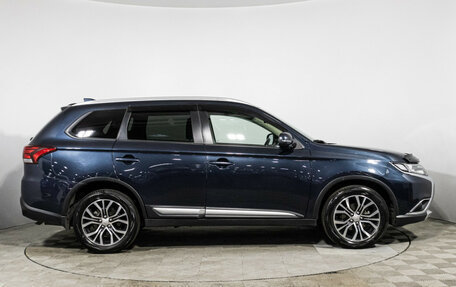 Mitsubishi Outlander III рестайлинг 3, 2018 год, 1 979 000 рублей, 4 фотография
